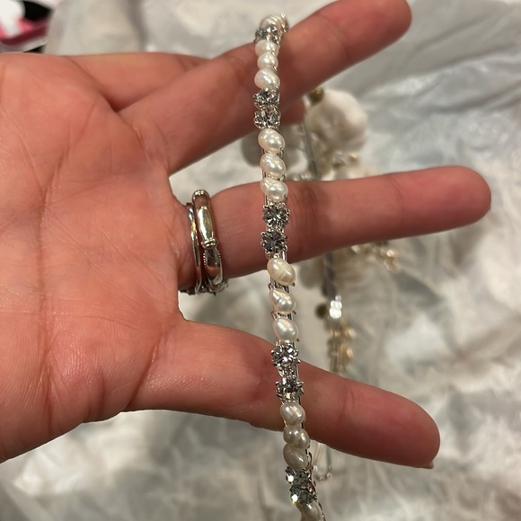 Bridal white flower headband - Picture 4 of 5